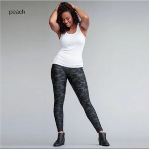 NWT! PEACH (Discover Peach Gym Work & Play) CITADEL Camo Leggings Sz. Small